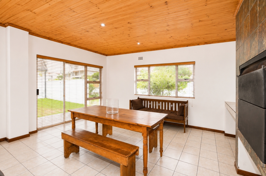 4 Bedroom Property for Sale in Yzerfontein Western Cape